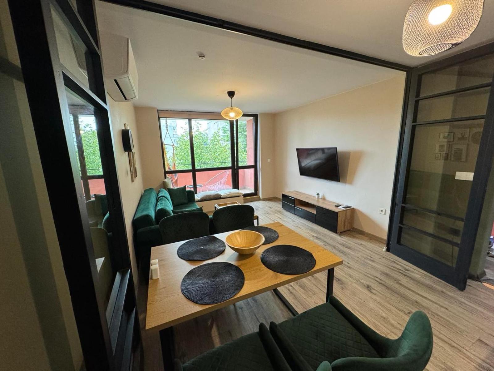 Lovely 1 Bedroom Apartment In The Heart Of Varna Exterior foto